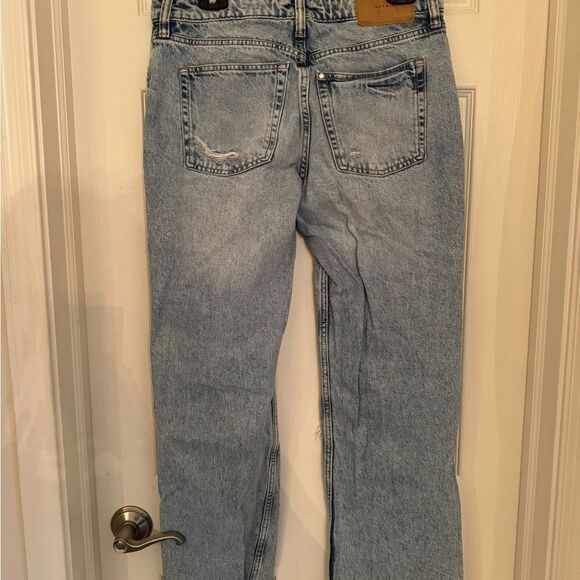 H&M Distressed Light Wash Denim Jeans size 6 - Picture 3 of 6